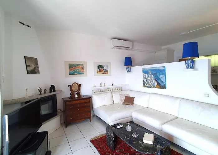 In With Pool Дом отдыха Maccagno