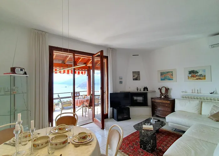 Дом отдыха In With Pool Maccagno