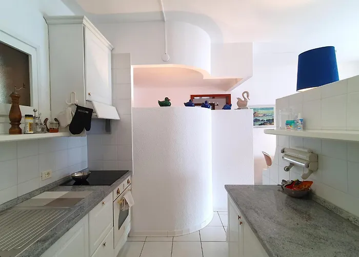 In With Pool Дом отдыха Maccagno